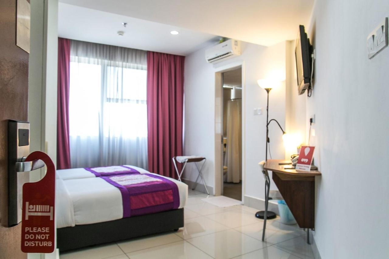 Oyo 180 V Hotel Kuala Lumpur Bagian luar foto
