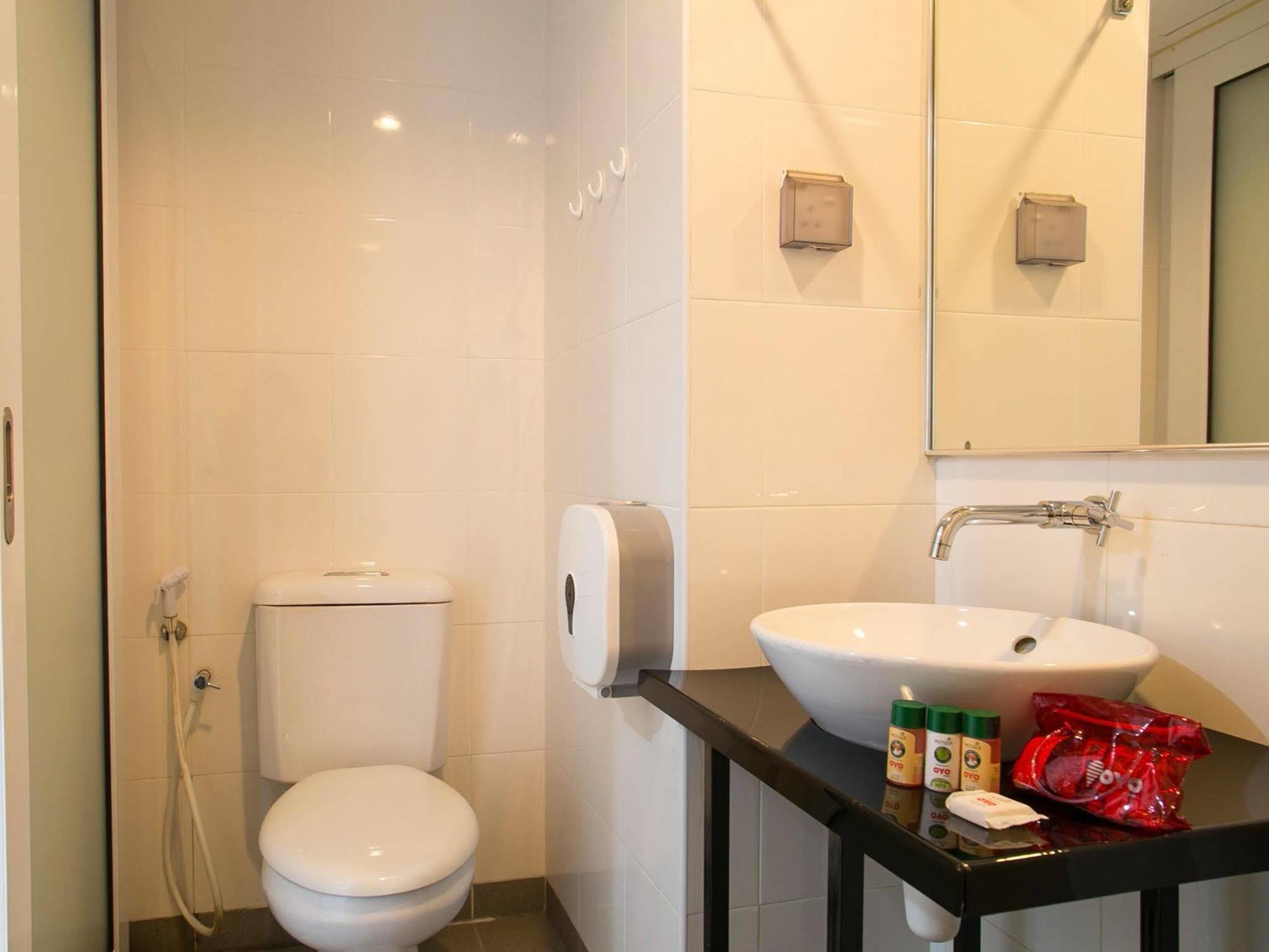Oyo 180 V Hotel Kuala Lumpur Bagian luar foto